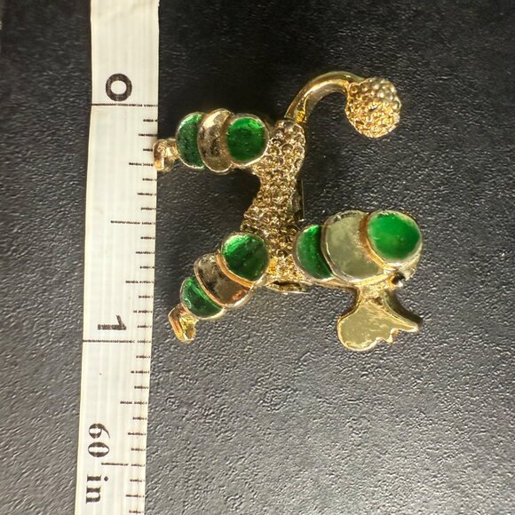 Vintage GERRYS Gold Tone Poodle Brooch With Green Enameled Details Mid-Century P - Picture 4 of 4